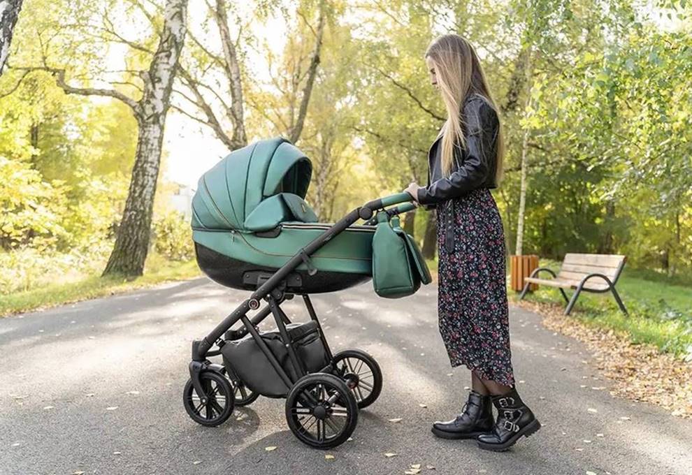 Wózek dziecięcy 3w1 Camarelo Zeo Eco 04 w odcieniu butelkowej zieleni – elegancka prezentacja podczas spaceru, styl i wygoda dla mamy i maluszka